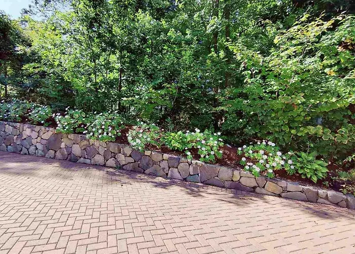 Peaceful 2Br Near Us Route 1 And Boston